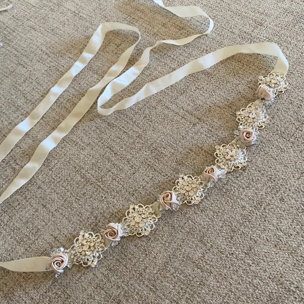 🪞 NEW satin and rose flower crystal tie up ribbon belt - Picture 2 of 7